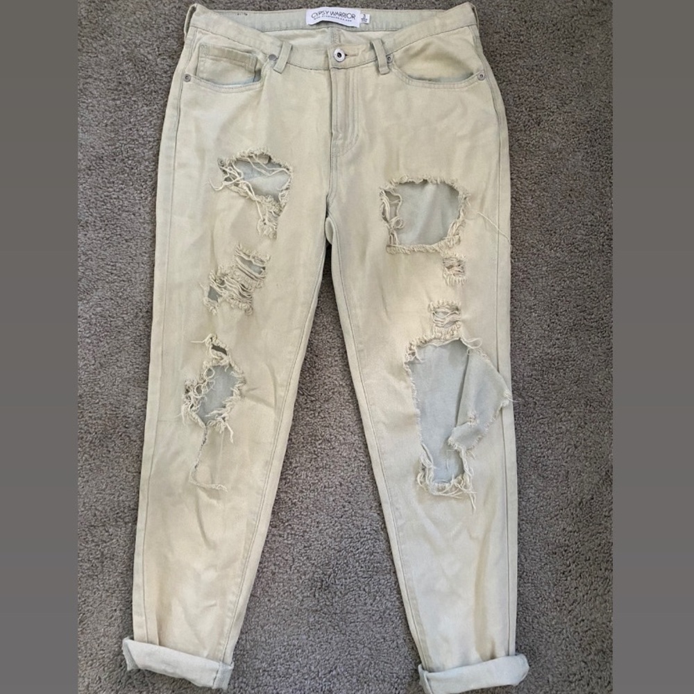 Boyfriend ripped baggy jeans.